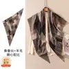 Lenço de Seda e Lã Novo Estilo, Versátil e Elegante, Lenço Triangular Listrado com Bainha Enrolada à Mão, Lenço Decorativo para Pescoço Feminino, Sensação de Alto Padrão