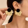 Brincos de tarraxa geométricos esmaltados de alta costura, brincos simples e estilosos em formato de leque de alta qualidade para mulheres
