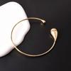 Collar minimalista de estilo nórdico retro francés con cuello abierto en forma de gota, moderno, distintivo, ligero y de lujo de alta gama para mujer.