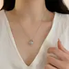 Elegante Collar en Capas con Lazo y Perlas Estilo Francés para Mujer, Lujo Ligero, Sensación de Alta Gama, Cadena para Clavícula Versátil de Nicho