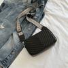 Bolso pequeño cuadrado rombal sencillo de invierno 2025, bolso informal de moda para el día a día, bandolera con correa ancha bordada para mujer
