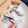 Design moderno e exclusivo em blocos de cor para tênis de treino alemães para meninas, nova coleção primavera e outono 2026 infantil, sola macia, leve, sapatos casuais versáteis