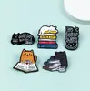 Broche de Gato Lendo Fofo, Acessórios com Letras em Inglês Personalizados e Interessantes, Insígnias de Animais, Mochilas, Roupas, Acessórios Versáteis