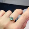 Anillo de Esmeralda Colombiana Pura Natural con Color de Fuego Completo Piedra Principal Tamaño aprox. 6*8mm Plata de Ley 925 Incrustado de Precisión
