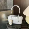 Bolsa de Ombro Retro de Grande Capacidade para Mulheres 2026 Nova Moda Bolsa de Ombro Simples e Única Bolsa Tote de Mão