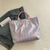 Bolsa Tote Listrada Casual Street Fashion 2026 Nova Simples Tendência Bolsa de Compras Primavera Grande Capacidade Bolsa de Mão para Mulheres