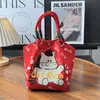 Festival do Barco-Dragão de 2026 Bolsa de Tricô Saudável com Padrão de Barco-Dragão e Panda, Bolsa de Mão para Compra em Lote Corporativo, Bolsa de Presente de Retorno para Zongzi