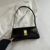 Bolsas de Alto Valor Estético para Mujer, Nuevo Bolso de Hombro para Viaje Primavera 2026, Bolso Baguette de Hombro Único, Diseño de Nicho Moderno y Sencillo