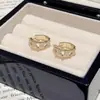 Brincos Vazados de Flor de Quatro Folhas com Zircônia Super Brilhante, Luxo Leve, Design de Alta Qualidade, Brincos Versáteis, Brincos Exquisitos e Elegantes
