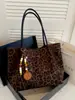 Bolsa Tote Estampa de Leopardo Feminina 2026 Nova Grande Capacidade para o Trabalho Bolsa de Ombro Estilo Coreano Moda Bolsa de Mão Versátil Tendência