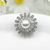 Nuevo Broche Magnético de Perla Nieve Transfronterizo de Alto Grado Lujo Ligero Material de Cobre Incrustado con Circonita Diseño de Nicho Ramillete