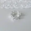 Anillo de Encaje Floral Exquisito de Lujo Ligero con Diseño Abierto para Mujer, con un Diseño Hueco Vintage Estilo Corte Francés