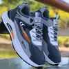 Zapatos de Hombre 2026 Nuevo Otoño Versátiles Superficie de Cuero Zapatos Deportivos para Hombre Impermeables Antideslizantes para Correr Zapatos Casuales para Hombre Estilo Papá de Moda