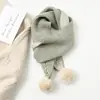 Bufanda de lana tejida de punto con borla de pelo de color de contraste a rayas para invierno, bufanda larga de estilo japonés, de alto grado y temperamento