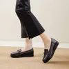 Sapatos de mãe sola macia confortáveis não cansam os pés sapatos de couro macio para mulheres de meia-idade e idosos sapatos simples sola plana antiderrapante casuais sapatos pretos de trabalho