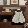 Conjunto de dos piezas de vestido de otoño nuevo para niña con estampado floral del sur de Francia, conjunto de vestido con chaleco de lana para bebé con estampado floral color café con leche