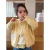 Cárdigan de punto para niña Ningli, nuevo estilo otoño 2026 ropa exterior infantil, un suéter amarillo dopamina muy elegante para niñas