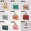 Bolsa de mano no tejida en stock de fábrica tienda de ropa de moda impresión de LOGO película impresión a color Bolsa de embalaje de regalo bancario