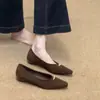 Zapatos de mujer de estilo coreano, de punta cuadrada, poco profundos, modelo de otoño nuevo con hebilla metálica, gamuza, tacón bajo, versátiles para ir al trabajo, zapatos de mujer elegantes y con estilo