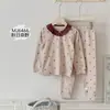 Conjunto de Pijama Infantil con Estampado Completo de Conejo Panadero Otoño 2026, Nuevo Top y Pantalones de Lana Elástica de Cuello Redondo para el Hogar Otoño-Invierno