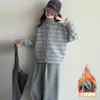 Conjunto de Forro Polar para Niñas Otoño Invierno 2026 Nuevo Estilo Coreano Moda para Niña Suéter Cardigan Rayado Ropa de Invierno para Niños