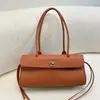 2026 Nuevo Modelo Piel de Vaca de Primera Capa Bolso Pequeño Acolchado Estilo Chanel Baguette para Axila Gran Capacidad de Moda Bolso Tote de Hombro para Viajes