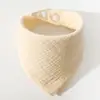 Toalla de saliva para bebé de gasa de cuatro capas transfronteriza, toalla triangular anti-escupir, babero para recién nacido con botón a presión, babero para bebé