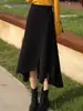 Saia Midi de Lã Mesclada Irregular Preta Feminina Verão 2026 Novo Estilo Hepburn Única Bonita Saia Evasê de Comprimento Médio