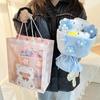 Exquisito ramo de muñeca de peluche Romi de dibujos animados estilo Chanel Qixi Día del Maestro Regalo de muñeca traje de bolso