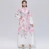 Foto Real de un Vestido Largo Estampado Vintage de Estilo Francés, Corte Ajustado, con Elegantes Mangas Abullonadas y Cinturón