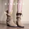 Versão em Couro Macio~Novo Design Elegante de Nicho com Aumento de Altura Oculto, Botas Western Femininas com Fivela de Cinto, Botas Curtas de Camurça de Uso Duplo
