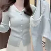 Camiseta base de punto con patchwork de encaje para mujer, nuevo estilo de invierno 2025, única y extremadamente favorecedora, top adelgazante para figuras petite