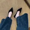Primeiro Encontro com o Novo Estilo da Temporada: Sapatos Femininos de Camurça Bico Fino Salto Bloco, Novo Verão 2026 Estilo Francês Elegante Pretos Raso Salto Plataforma