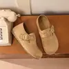 Sapatos mocassins slip-on com fivela 2026, mocassins estilo britânico, novo modelo de primavera, sapatos de couro retrô modernos com corte profundo e aumento interno de altura, sapatos casuais para mulheres