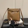 Bolsa Cuadrada Pequeña Estilo Retro Coreano al por Mayor para Mujer Nuevo Modelo 2026 Bolso de Hombro Simple Portátil Maduro Bolso Cruzado de Gama Alta