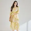 26 Estilo Nuevo de Primavera y Verano Vestido Francés Estampado de Rayón Amarillo Floral Estilo para la Hora del Té Vestido de Vacaciones de Longitud Media 29067