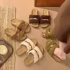 Nuevas pantuflas de algodón cómodas con forro de felpa para otoño e invierno 2026, suela gruesa, elegantes pantuflas gigantes peludas estilo Birkenstock para usar en exteriores