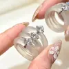 Plata de ley S925, un anillo único y moderno de estilo chino con incrustaciones de jade blanco y diamantes, que irradia una elegancia suave y refinada, un anillo de jade simple con un solo diamante