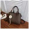 Bolsa pequeña de comercio exterior transfronterizo para mujer, nueva, elegante, casual, tipo cubo de mano, versátil para uso diario, con textura, de un solo hombro, cruzada