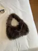 Bolso de Peluche para Mujer 2026 Nuevo Estilo Otoño Invierno Nicho Súper Popular Bolso de Mano Elegante Versátil para el Viaje Diario Bolso de Piel Sintética