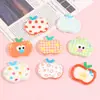 Dibujos Animados Crema Puntos Cuadros Manzana Resina Accesorios Pegamento Crema DIY Zuecos Accesorios para el Cabello Llavero Imán para Refrigerador