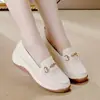 2026 comercio exterior exportación marca italiana original cuero suave nuevos mocasines de suela gruesa para mujer, vendidos en tiendas departamentales