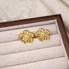 Brincos Geométricos Simples em Forma de Coração Banhados a Ouro 18K para Mulheres, Modernos em Aço Inoxidável Incrustados com Pérolas, Brincos Elegantes, Novo Estilo