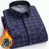 Camisa masculina xadrez quente para outono e inverno, manga longa, forrada com fleece, espessada, casual, de negócios, sem necessidade de passar, tamanho grande para meia-idade e idosos