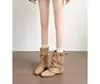 Tendência de Moda Coreana Bico Fino Barra de Calça Botas Curtas Femininas Inverno 2026 Novas Botas de Salto Grosso Aumentadoras de Altura Amassadas Empilhadas