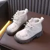 Botas para Niña 2026 Primavera/Otoño Nuevas Botas de Piel para Niños Suela Suave para Bebé Niños Medianos/Grandes Ropa de Exterior Modernas Elegantes Estilo Princesa