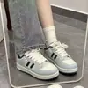 Zapatos de Pan Estilo Hong Kong Zapatillas de Diseño Nicho para Mujer 2026 Primavera Nuevos Tendencia Versátiles Casuales Zapatos Blancos Transpirables Zapatos para Mujer