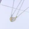 Collar transfronterizo de acero de titanio europeo y americano, lindo doble para pareja, costura de amor blanco y negro, colgante de gato, joyería de acero inoxidable