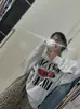 Blusa Petite Manga Longa Estilo Europeu Cinza Gola Redonda Estampada com Letras para Mulheres Primavera e Outono 2025 Novo Modelo Popular