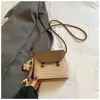 Bolso Tejido de Paja de Moda de Verano 2026 para Mujer, Bolso Cruzado Simple de Nueva Moda, Bolso Pequeño Tipo Cubo de Alto Valor